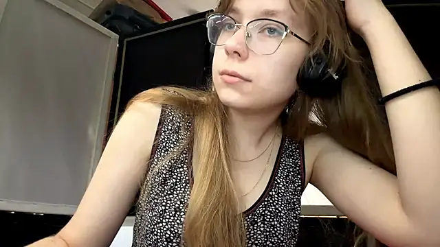 Snapshot of LouettaTornese chatting on November 22, 8:57 am LouettaTornese online show from November 22, 8:57 am