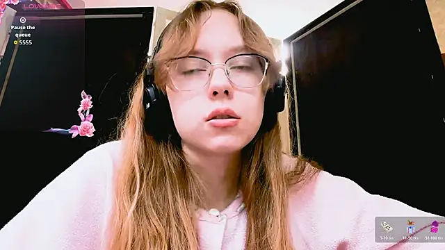 Snapshot of LouettaTornese chatting on December 3, 3:10 pm LouettaTornese online show from December 3, 3:10 pm