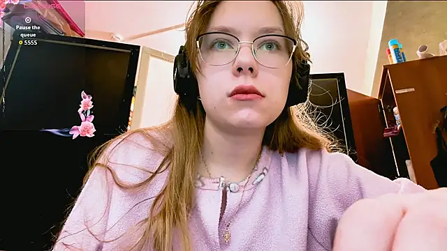 Snapshot of LouettaTornese chatting on December 5, 8:12 am LouettaTornese online show from December 5, 8:12 am