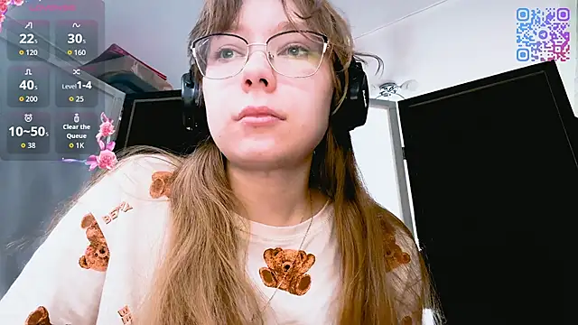 Snapshot of LouettaTornese chatting on December 14, 8:09 am LouettaTornese online show from December 14, 8:09 am