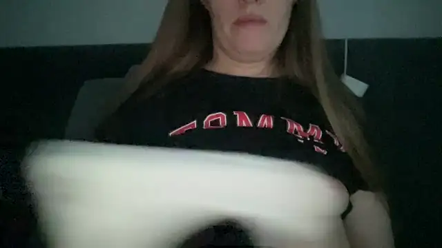 Snapshot of alisa_kitcat chatting on December 15, 5:23 am alisa kitcat online show from December 15, 5:23 am