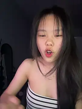 Snapshot of Kiee-lee chatting on April 7, 1:33 pm Kiee-lee online show from April 7, 1:33 pm