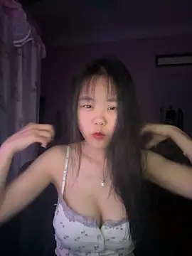 Snapshot of Kiee-lee chatting on April 21, 2:45 pm Kiee-lee online show from April 21, 2:45 pm