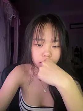 Snapshot of Kiee-lee chatting on April 28, 6:57 pm Kiee-lee online show from April 28, 6:57 pm