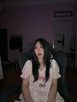 Snapshot of Kiee-lee chatting on May 18, 6:36 pm Kiee-lee online show from May 18, 6:36 pm