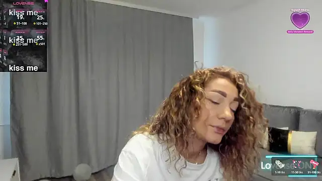 Snapshot of rossana_doll chatting on February 21, 8:15 am rossana doll online show from February 21, 8:15 am