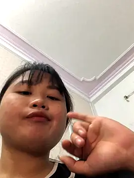 Snapshot of dovia-ba chatting on December 4, 1:04 am dovia-ba online show from December 4, 1:04 am