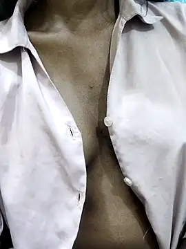 Snapshot of Simran_0011 chatting on December 15, 12:04 am Simran 0011 online show from December 15, 12:04 am