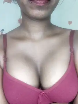 Snapshot of Simran_0011 chatting on March 13, 9:27 am Simran 0011 online show from March 13, 9:27 am