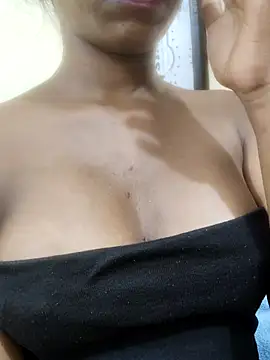 Snapshot of Simran_0011 chatting on March 18, 2:04 am Simran 0011 online show from March 18, 2:04 am