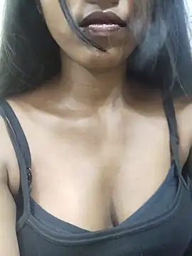 Snapshot of Simran_0011 chatting on June 12, 2:27 pm Simran 0011 online show from June 12, 2:27 pm