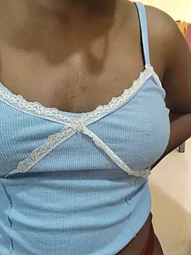 Snapshot of Simran_0011 chatting on June 13, 2:31 am Simran 0011 online show from June 13, 2:31 am