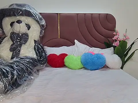 Snapshot of Husan-e-Jasmine chatting on February 19, 4:25 pm Husan-e-Jasmine online show from February 19, 4:25 pm