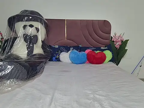 Snapshot of Husan-e-Jasmine chatting on February 24, 4:49 pm Husan-e-Jasmine online show from February 24, 4:49 pm