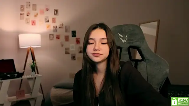 Snapshot of Vexorine chatting on December 3, 7:34 pm Vexorine online show from December 3, 7:34 pm