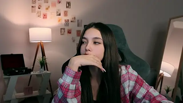 Snapshot of Vexorine chatting on December 4, 7:22 pm Vexorine online show from December 4, 7:22 pm