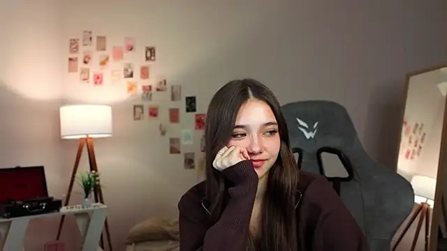 Snapshot of Vexorine chatting on December 13, 8:14 pm Vexorine online show from December 13, 8:14 pm