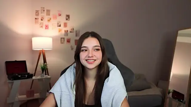 Snapshot of Vexorine chatting on December 14, 7:18 pm Vexorine online show from December 14, 7:18 pm