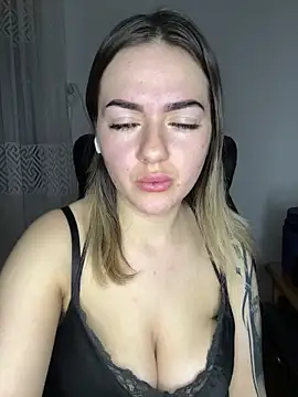 Snapshot of SoniaLav chatting on February 11, 7:30 pm SoniaLav online show from February 11, 7:30 pm