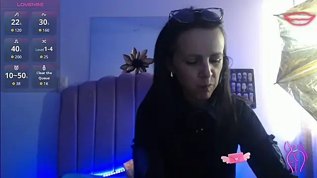 Juliana  lx online show from December 17, 1:17 pm