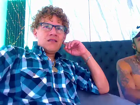 Snapshot of Hot_Latino_x chatting on December 1, 7:41 pm Hot Latino x online show from December 1, 7:41 pm