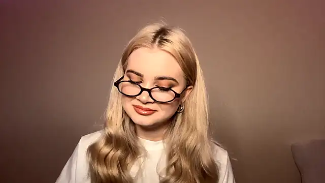 Snapshot of KarissaBoisse chatting on November 28, 5:48 pm KarissaBoisse online show from November 28, 5:48 pm