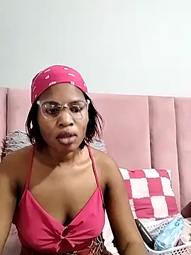 Snapshot of Cherrydollx chatting on May 28, 7:16 am Cherrydollx online show from May 28, 7:16 am