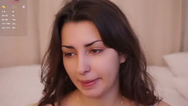 Snapshot of DovieMascall chatting on December 3, 6:32 am DovieMascall online show from December 3, 6:32 am