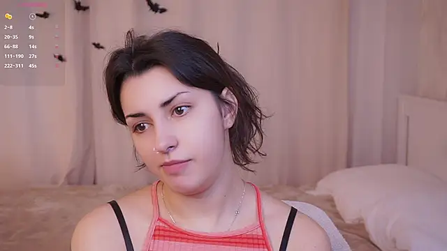 Snapshot of DovieMascall chatting on December 5, 6:33 am DovieMascall online show from December 5, 6:33 am