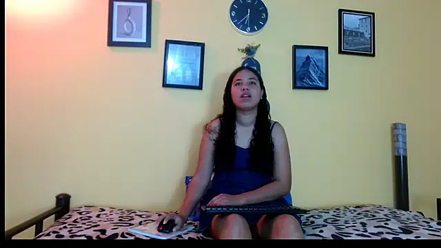 Snapshot of angel18evil chatting on November 25, 11:38 pm angel18evil online show from November 25, 11:38 pm