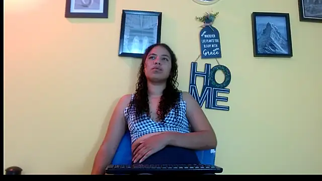 Snapshot of angel18evil chatting on November 27, 11:07 pm angel18evil online show from November 27, 11:07 pm