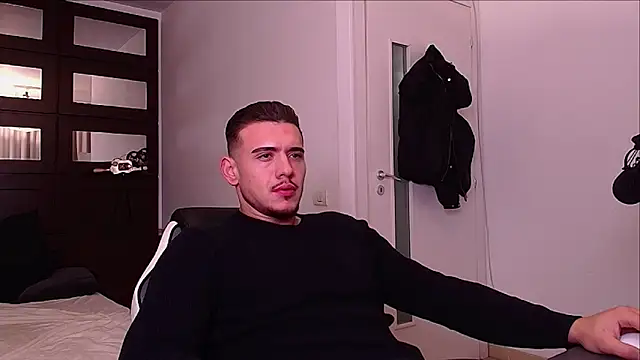 ElijahThorne online show from December 19, 5:36 am