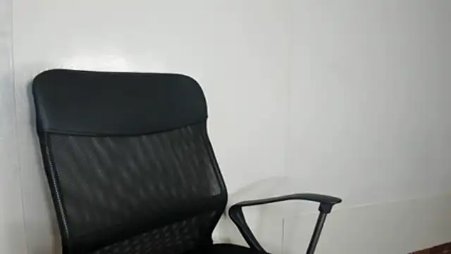 Snapshot of kira-stormm chatting on March 9, 9:30 pm kira-stormm online show from March 9, 9:30 pm