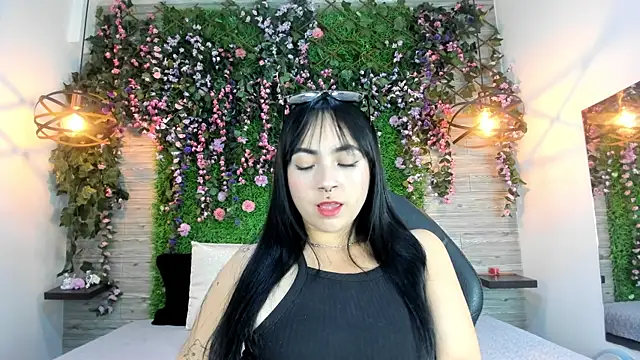 Snapshot of kittyMelvis chatting on December 1, 2:38 am kittyMelvis online show from December 1, 2:38 am