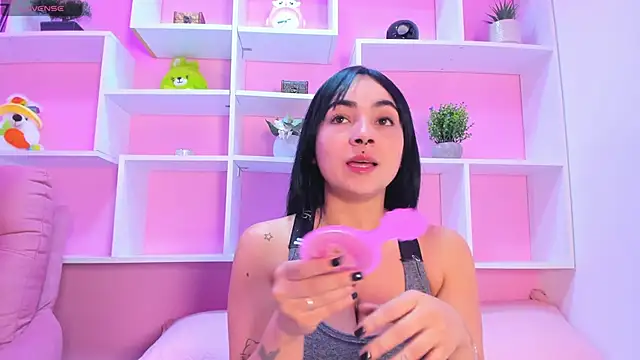 Snapshot of kittyMelvis chatting on December 2, 11:37 am kittyMelvis online show from December 2, 11:37 am