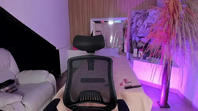 Snapshot of RenataMason chatting on March 25, 4:51 am RenataMason online show from March 25, 4:51 am