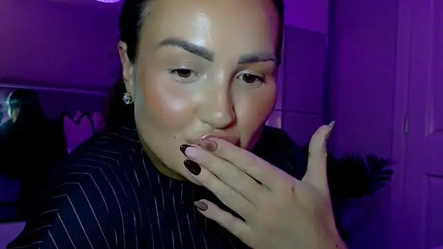 Snapshot of Ruby_brooksxo chatting on December 18, 9:32 pm Ruby brooksxo online show from December 18, 9:32 pm