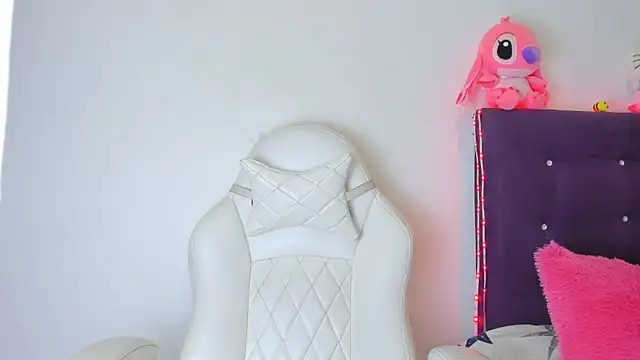 veronicaa squirt online show from June 15, 3:31 am