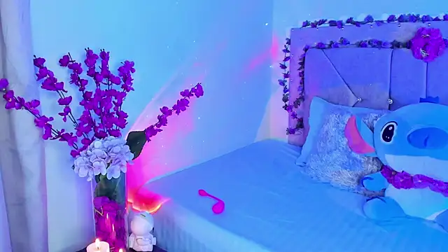 Snapshot of Brianna77 chatting on December 18, 11:11 pm Brianna77 online show from December 18, 11:11 pm