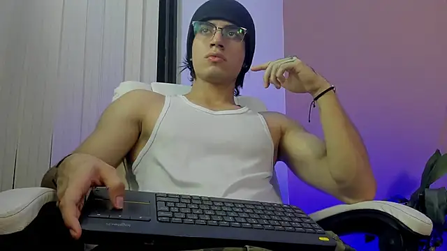 Snapshot of eren_jeager chatting on April 11, 1:43 am eren jeager online show from April 11, 1:43 am
