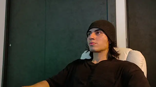 Snapshot of eren_jeager chatting on July 25, 1:15 am eren jeager online show from July 25, 1:15 am