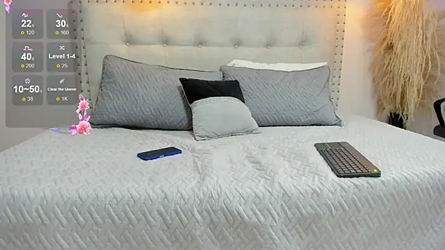 Snapshot of Esmeralda_cutes chatting on December 5, 7:32 pm Esmeralda cutes online show from December 5, 7:32 pm