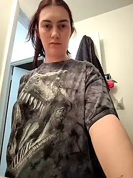LaylaLucis online show from May 1, 1:21 am