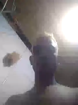 Snapshot of Gzinho69ik chatting on December 16, 9:31 pm Gzinho69ik online show from December 16, 9:31 pm