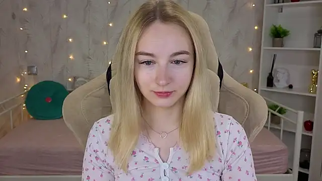 Shy Polly online show from July 17, 12:06 am