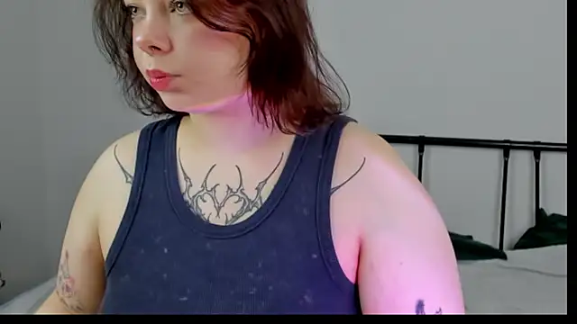 Snapshot of Vlada_vv chatting on April 3, 5:27 am Vlada vv online show from April 3, 5:27 am