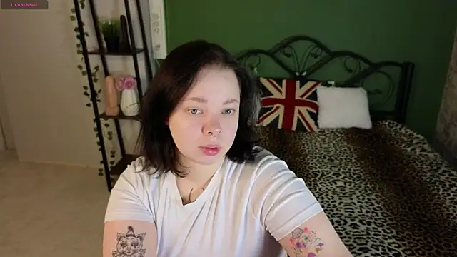 Snapshot of Vlada_vv chatting on April 18, 5:55 am Vlada vv online show from April 18, 5:55 am