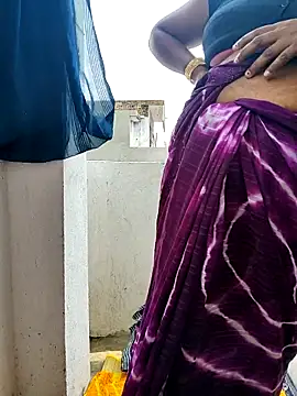 Snapshot of Desicouple1706 chatting on February 24, 5:38 am Desicouple1706 online show from February 24, 5:38 am