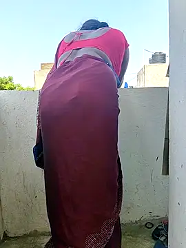 Snapshot of Desicouple1706 chatting on April 12, 8:52 am Desicouple1706 online show from April 12, 8:52 am