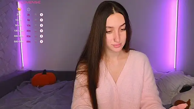 Snapshot of KikkyMi chatting on November 29, 8:23 pm KikkyMi online show from November 29, 8:23 pm